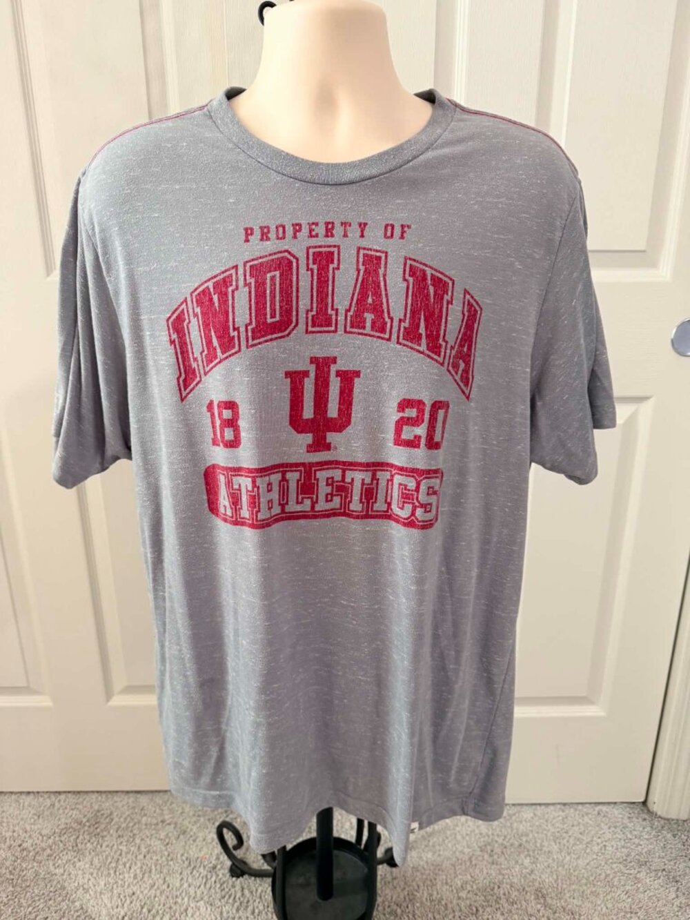 Men's Like New Grey with Red IU Short-Sleeved T-Shirt Size 2XL